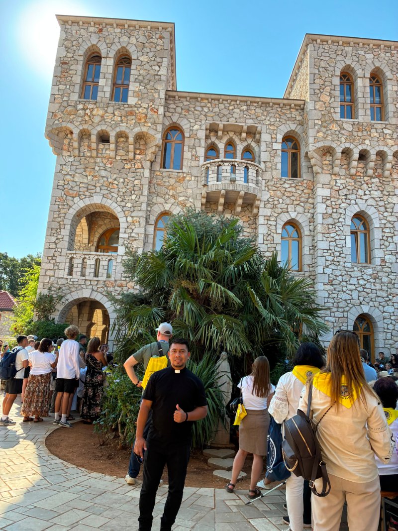 Fr.Zaulo at Patrick’s and Nancy Castle